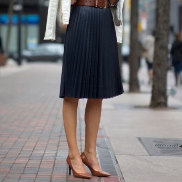 Lauren Ralph Lauren Dresses & Skirts - Lauren Ralph Lauren Navy color pleated skirt size 12 NWT